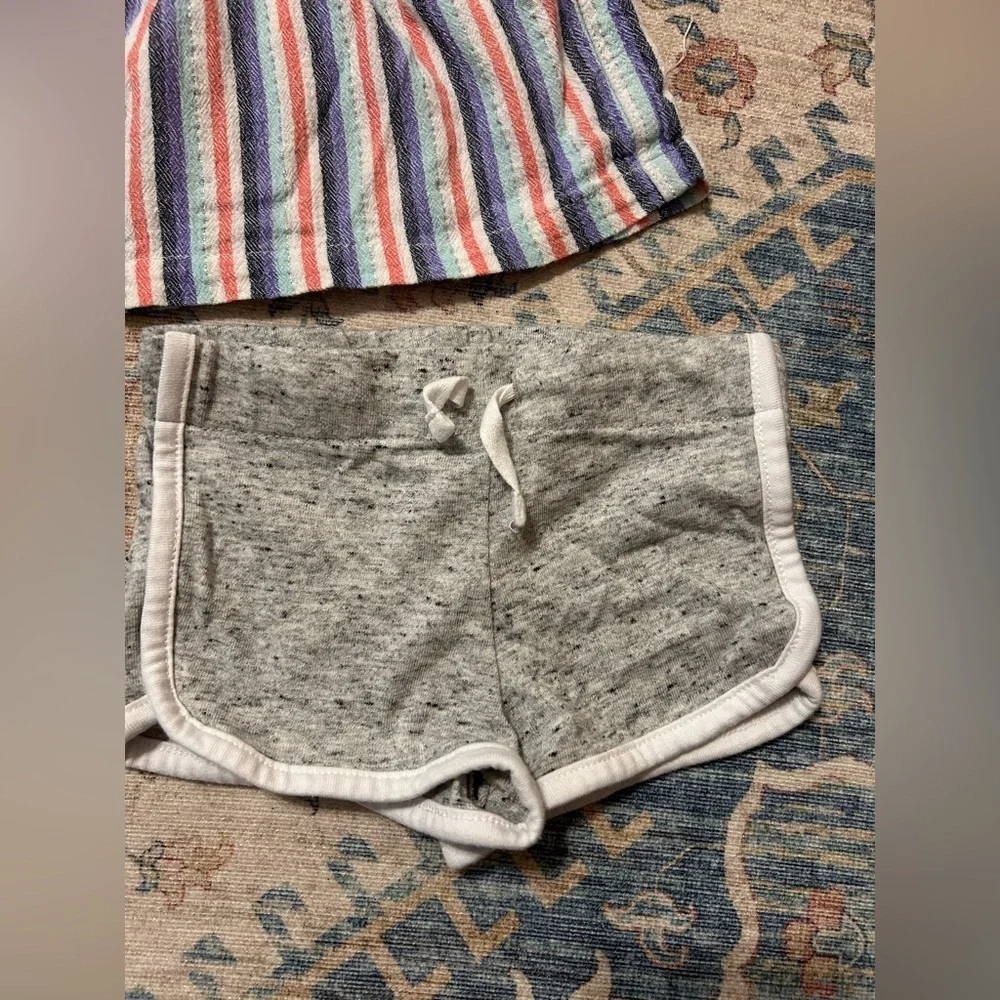 Striped Top and Gray Shorts Set size 9-12 months